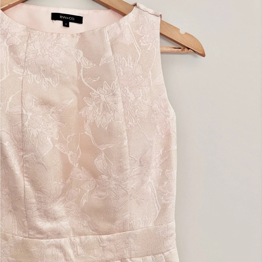 Light Pink Elegant Floral Textured Dress with pockets - Picture 8 of 12
